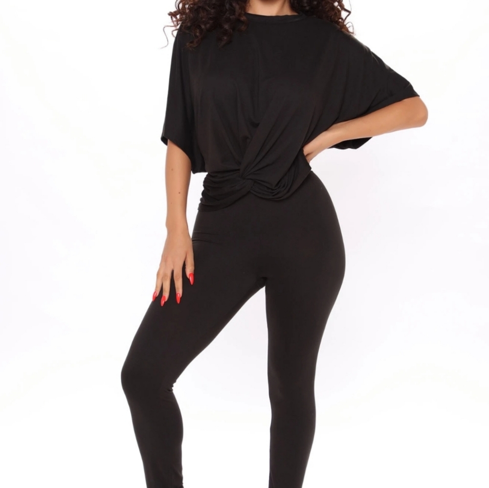 Soft Cotton Twist Knot Front Pant Set

Legging Set